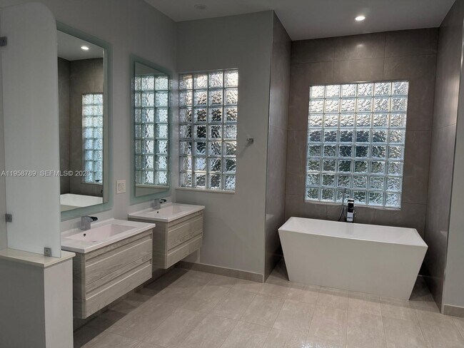 Building Photo - 5455 SW 191st Terrace