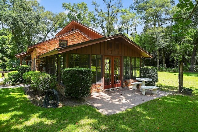 Building Photo - 1517 Manor Way