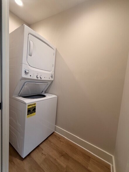 Building Photo - 14 Walnut St NE