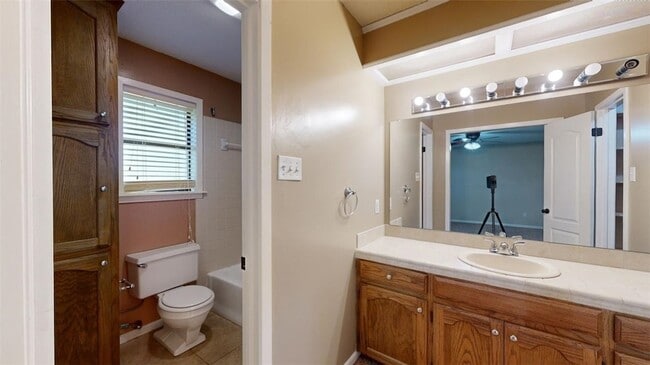 Building Photo - 2704 Wilderness Dr N