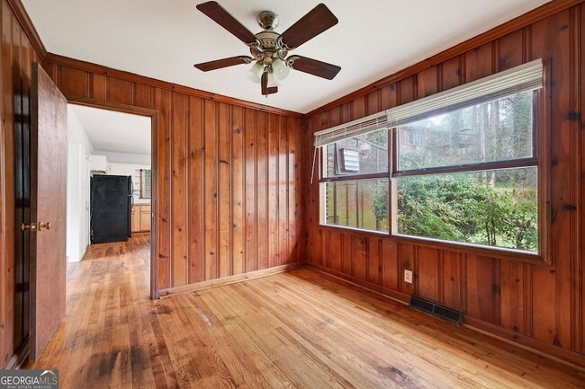 Building Photo - 3178 Pinehill Dr