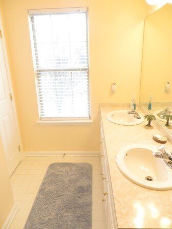 Building Photo - 645 Springhouse Ln