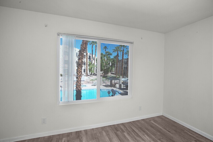 Pool View - 2076 Mesquite Ln