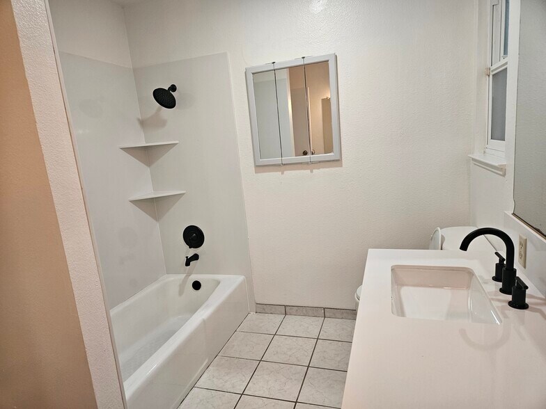 Building Photo - 1304 Fruitridge Dr