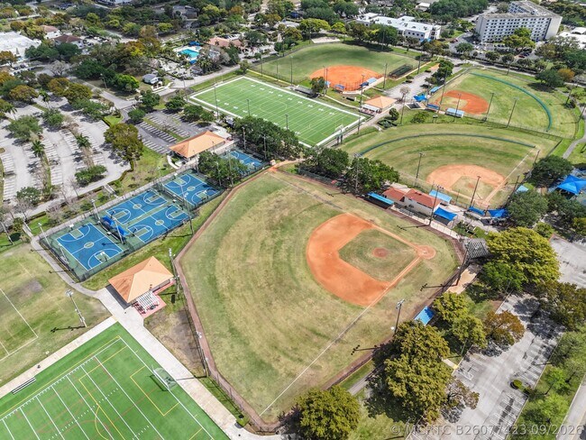 Building Photo - 2590 Coral Springs Dr