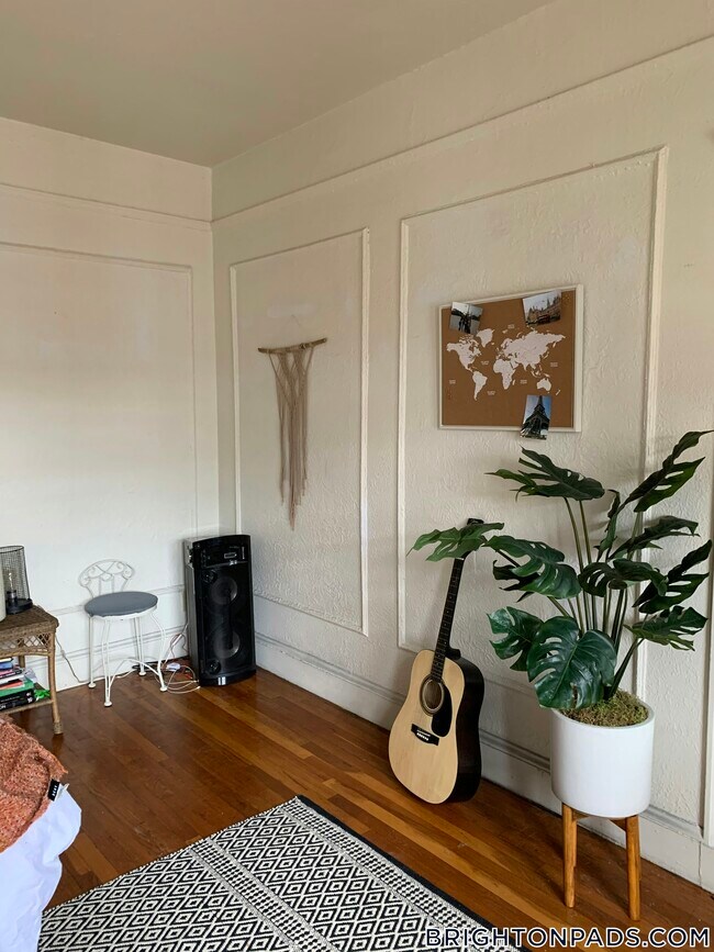 Primary Photo - 66 Chiswick Rd