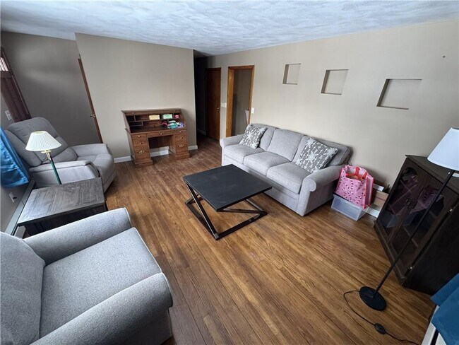 Building Photo - 22 Overhill Rd