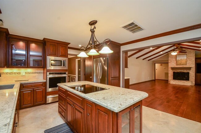 Building Photo - 3015 Bainbridge Ct