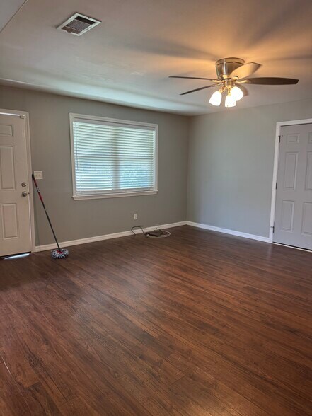Building Photo - 97300 Laffites Way