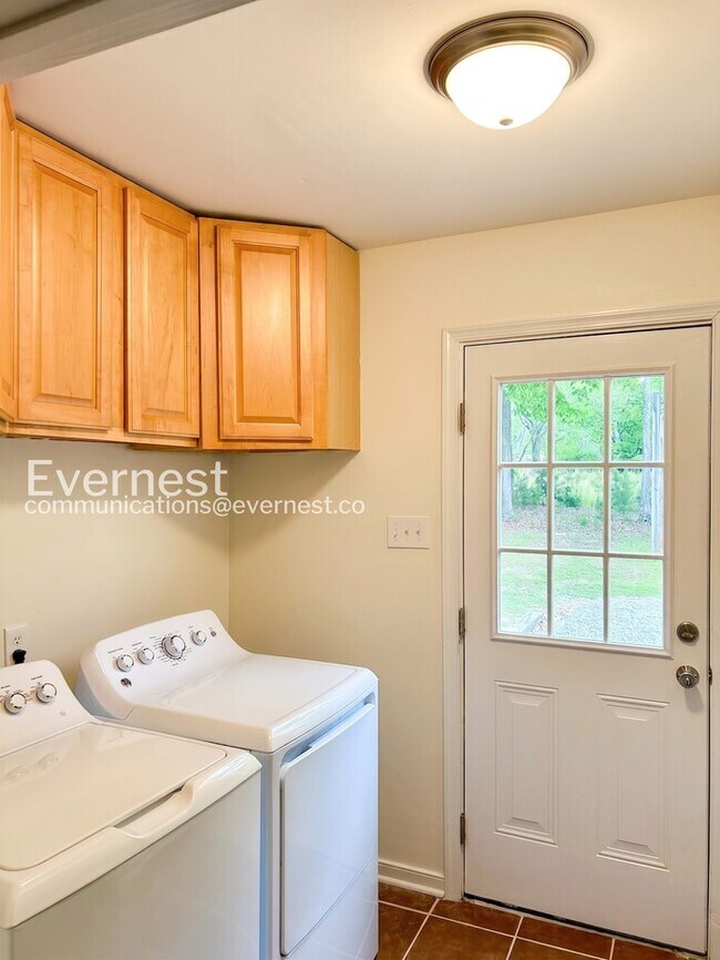 Building Photo - 2581 Glenridge Ct