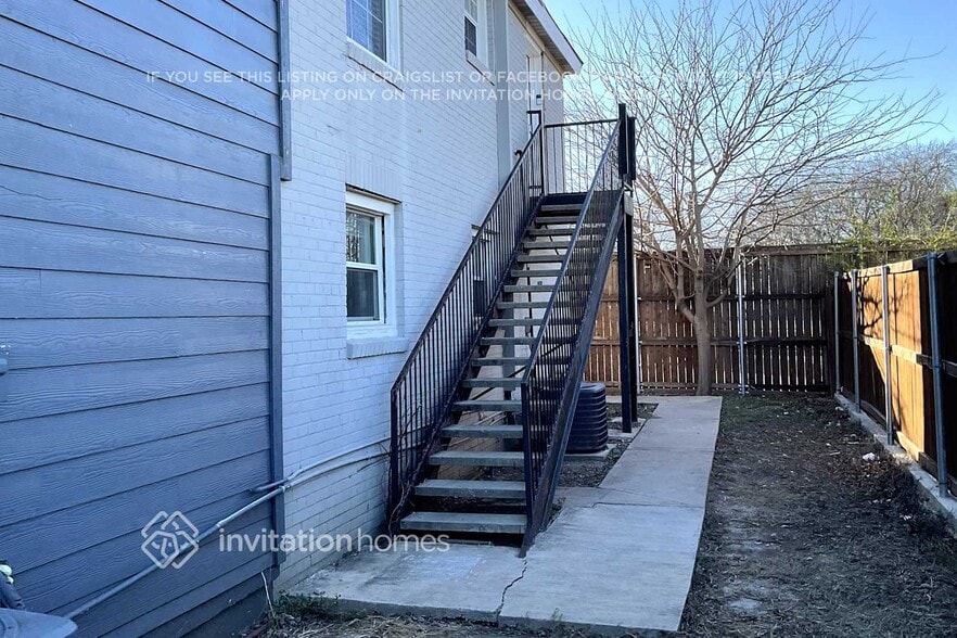 Building Photo - 403 E Standifer St