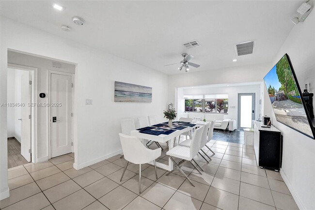 Building Photo - 3305 NE 16th Ct