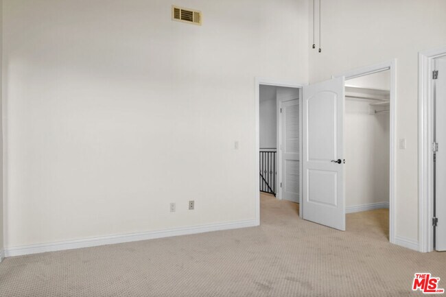 Building Photo - 1050 N Edinburgh Ave