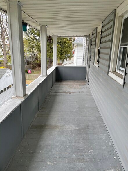 Back Balcony - 49 W Oreilly St