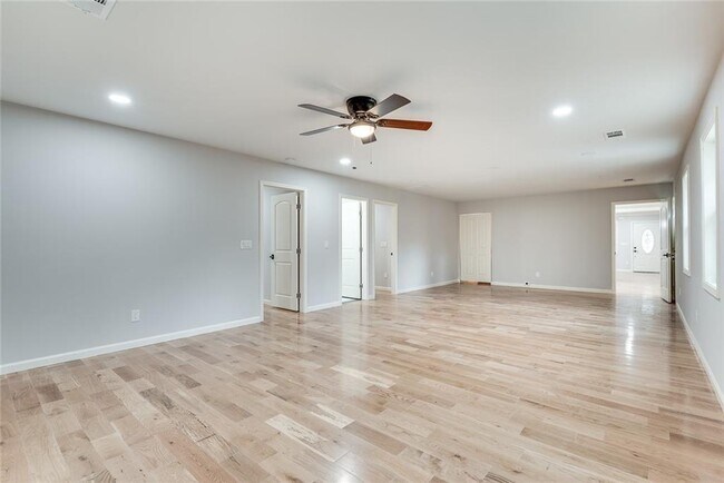 Building Photo - 2575 Barrylynn Dr