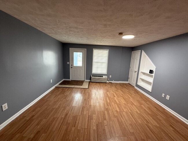 Building Photo - 107 N High St