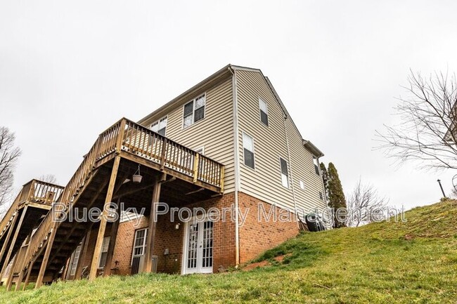 Building Photo - 2304 Ravenswood Ct