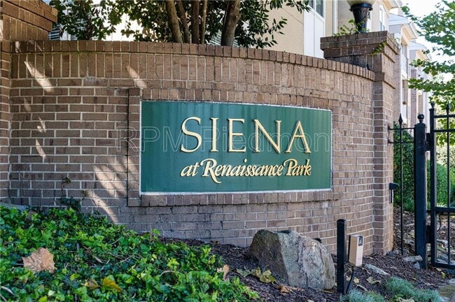 Building Photo - 220 Renaissance Pkwy NE