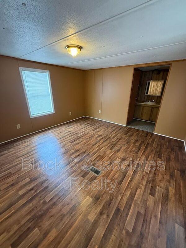 Building Photo - 212 Chaney Rd