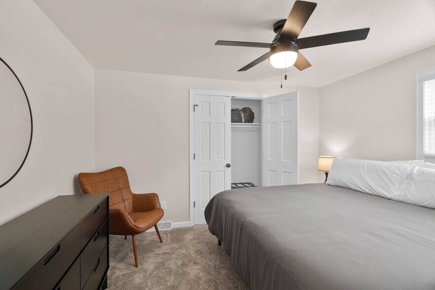 Building Photo - 2598 Parkwood Dr