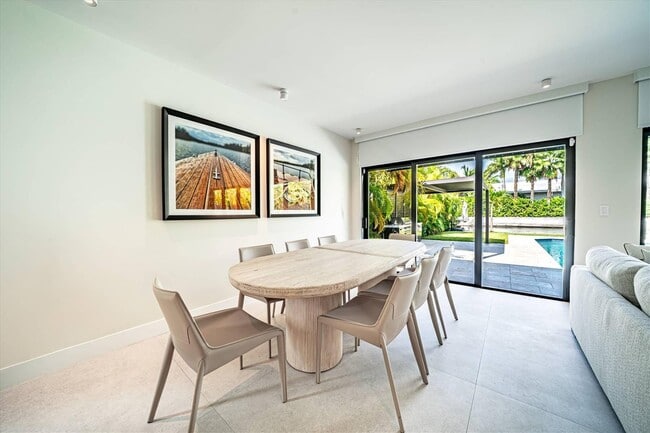 Building Photo - 7610 Bayside Ln