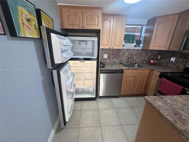 Building Photo - 8290 Lake Dr