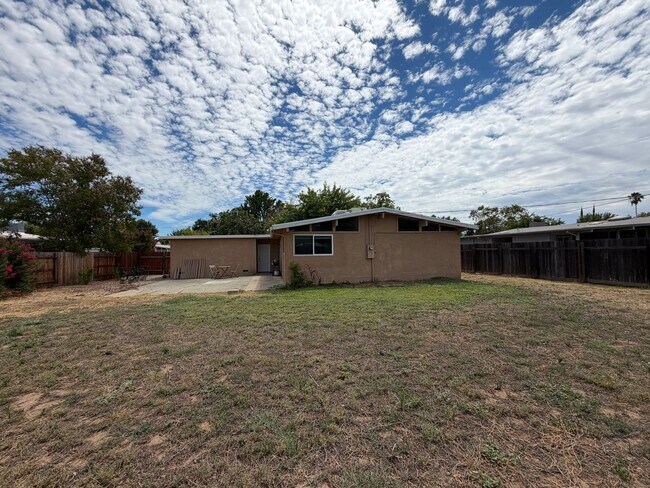 Building Photo - 3809 Sunnyvale Ave