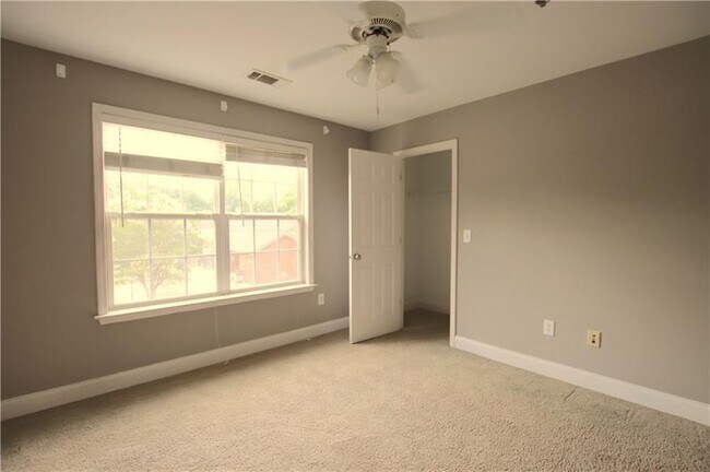 Building Photo - 460 S Barnett Shoals Rd