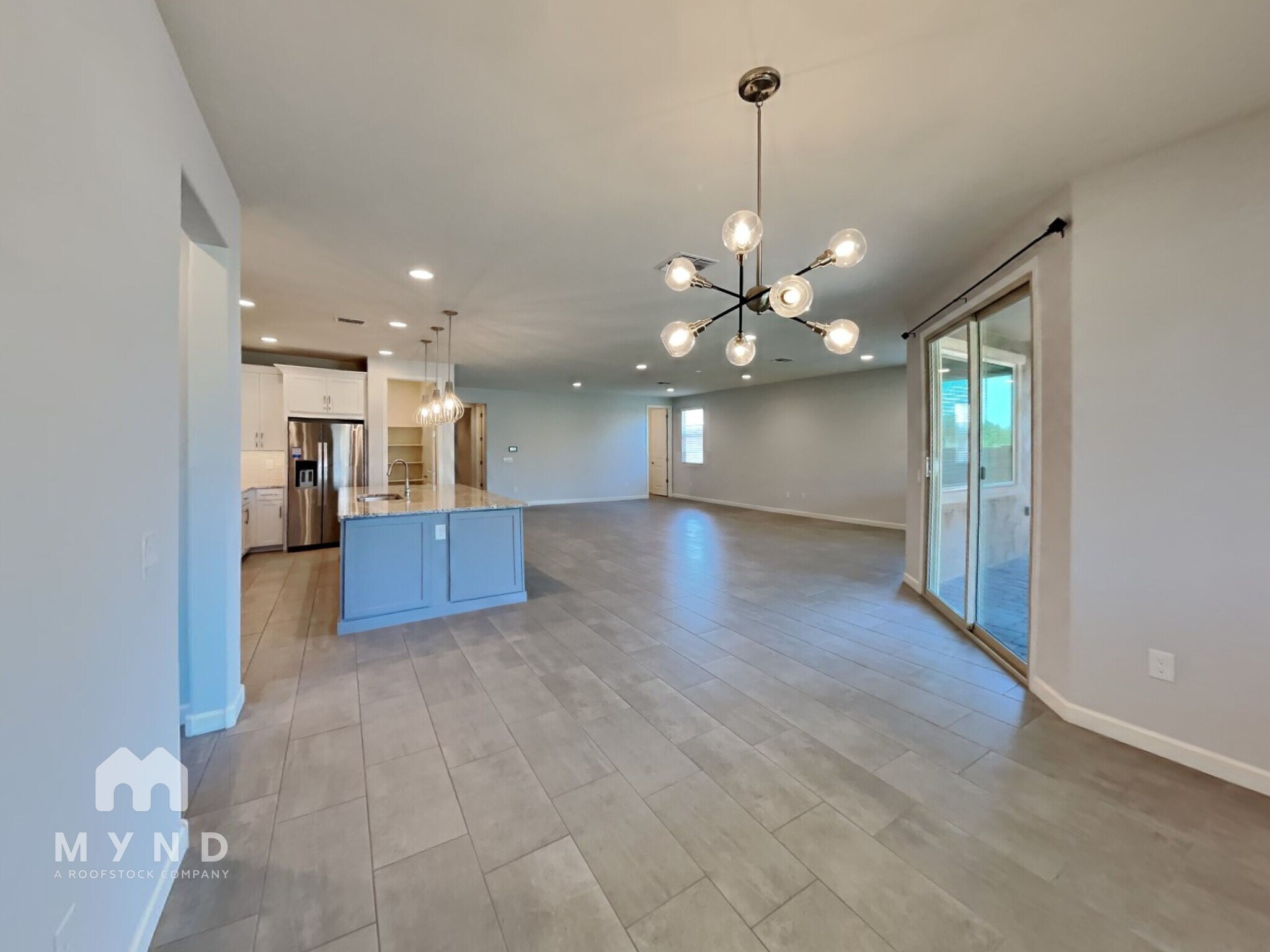 Building Photo - 720 E Silver Canyon Pl