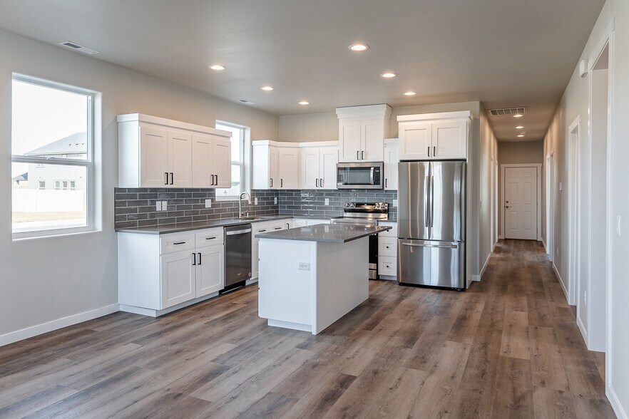 Building Photo - 4075 Quinn Dr NE