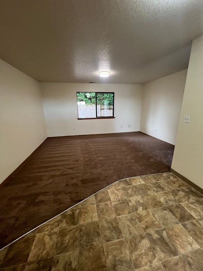 Building Photo - RSCHOOL