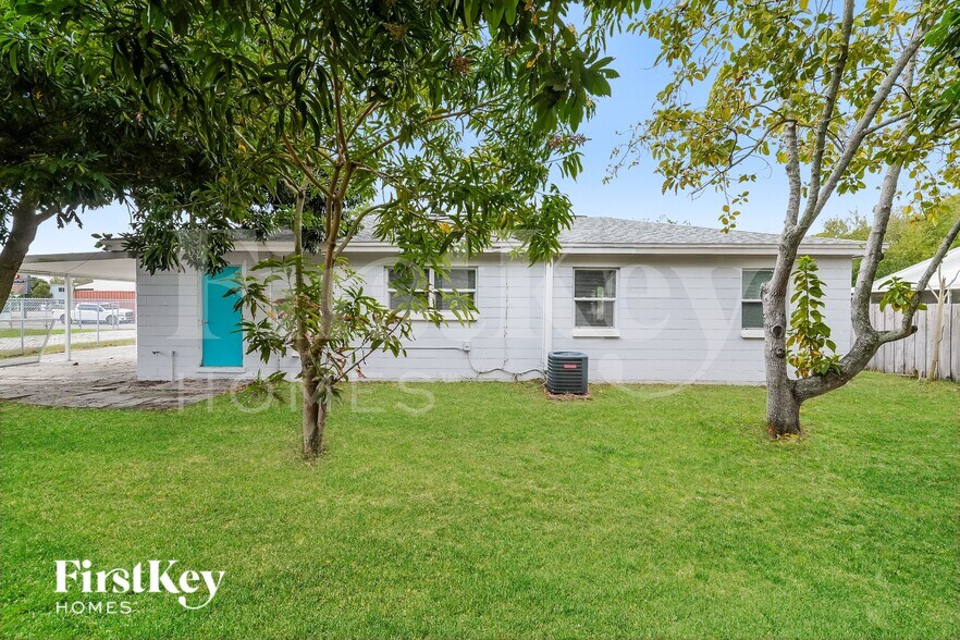 Building Photo - 3805 W Rogers Ave