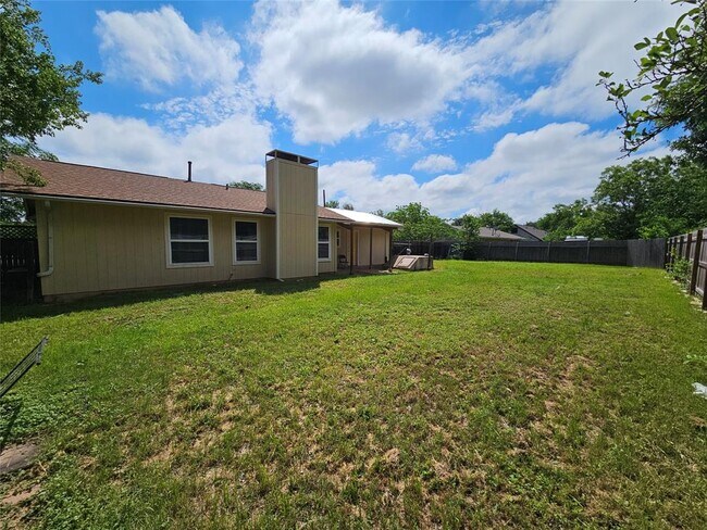 Building Photo - 2603 Peach Tree Ln