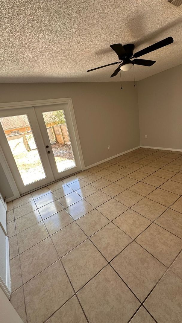 Building Photo - NEWLY REMODELED!  2 BED / 1 BATH / 1 CAR GARAGE (CASSELBERRY)