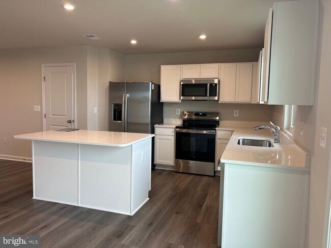Building Photo - 3020 Silver Birch Ln