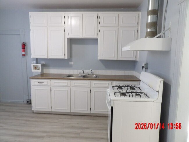 Building Photo - 1306 10th St