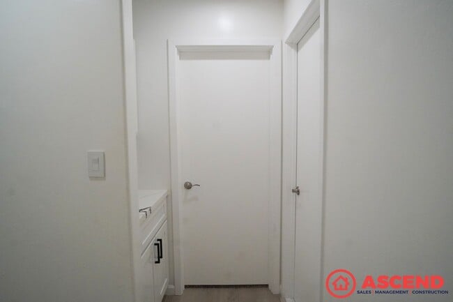 Building Photo - Beautiful Home Off Merle Haggard Dr!