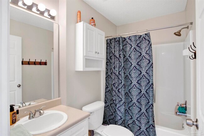 Building Photo - 165 Valdosta Ave