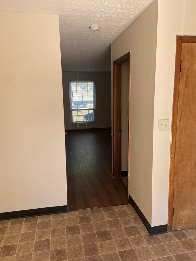 Building Photo - 3047 Bethel Rd