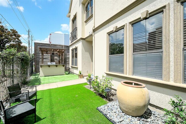 Building Photo - 926 Birdsall St
