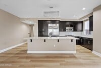 Building Photo - 4805 N Woodmere Fairway