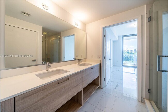 Building Photo - 16385 Biscayne Blvd