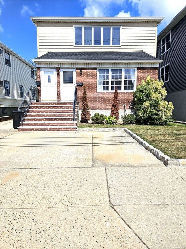 Building Photo - 17 5th Ave