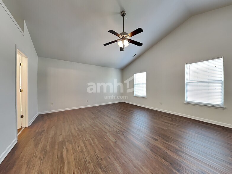 Building Photo - 2526 Ingleside Dr