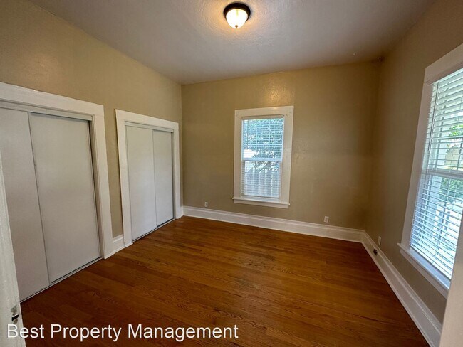 Building Photo - 3 br, 2 bath House - 112 W. 5th St.