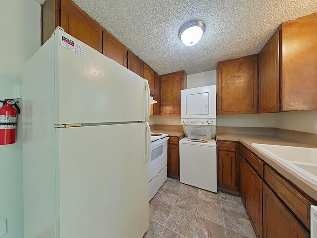 Building Photo - 2 Bedroom 4-Plex ~ South Corvallis ~ Small...