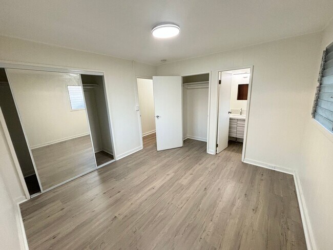 Building Photo - Newly Updated Gorgeous 3 Bed, 1.5 Bath Single Family House in Pearl City Available Now!