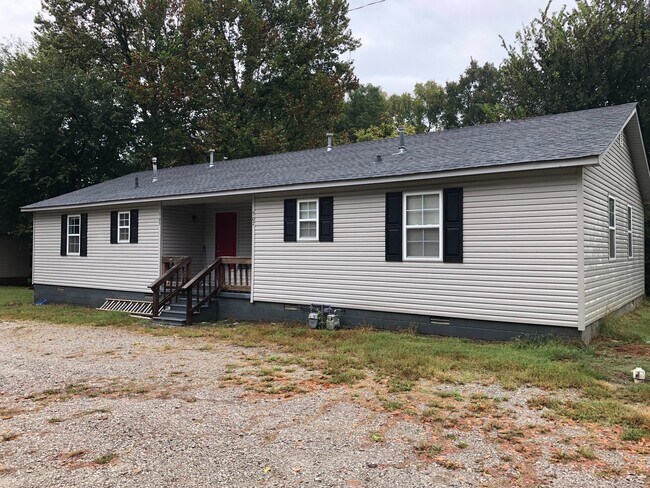 Primary Photo - 505 N Bradford Ave