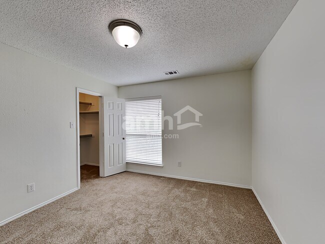 Building Photo - 3222 Blue Jay Ln