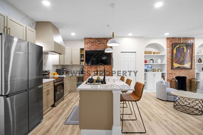 Building Photo - 463 S 22nd St